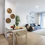 Διαμέρισμα Luxury 5 Min With Balcony, Pool, Wifi, Ac, Smarttv *