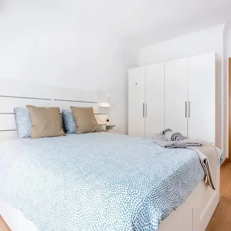 Luxury 5 Min With Balcony, Pool, Wifi, Ac, Smarttv *