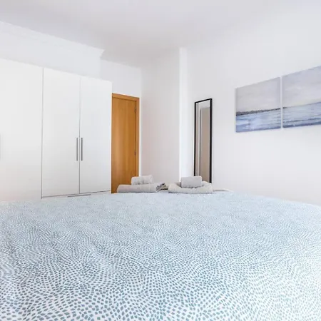 Luxury 5 Min With Balcony, Pool, Wifi, Ac, Smarttv * بورتيماو