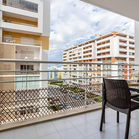 شقة Luxury 5 Min With Balcony, Pool, Wifi, Ac, Smarttv *