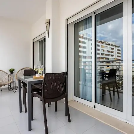 Luxury 5 Min With Balcony, Pool, Wifi, Ac, Smarttv * بورتيماو